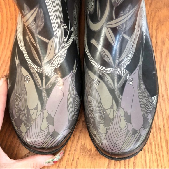 The Sac Waterproof Rain Boots, Black/Grey, Bird & Flower Theme, Size 9 - Picture 4 of 12